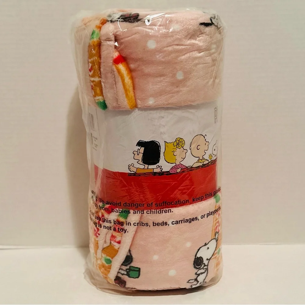 Peanuts NWT Snoopy Gingerbread Dreams 50 X 70 Velvetloft Plush Throw